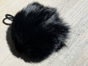 Bilde av POM POM dusk 9cm, kaninhår Svart